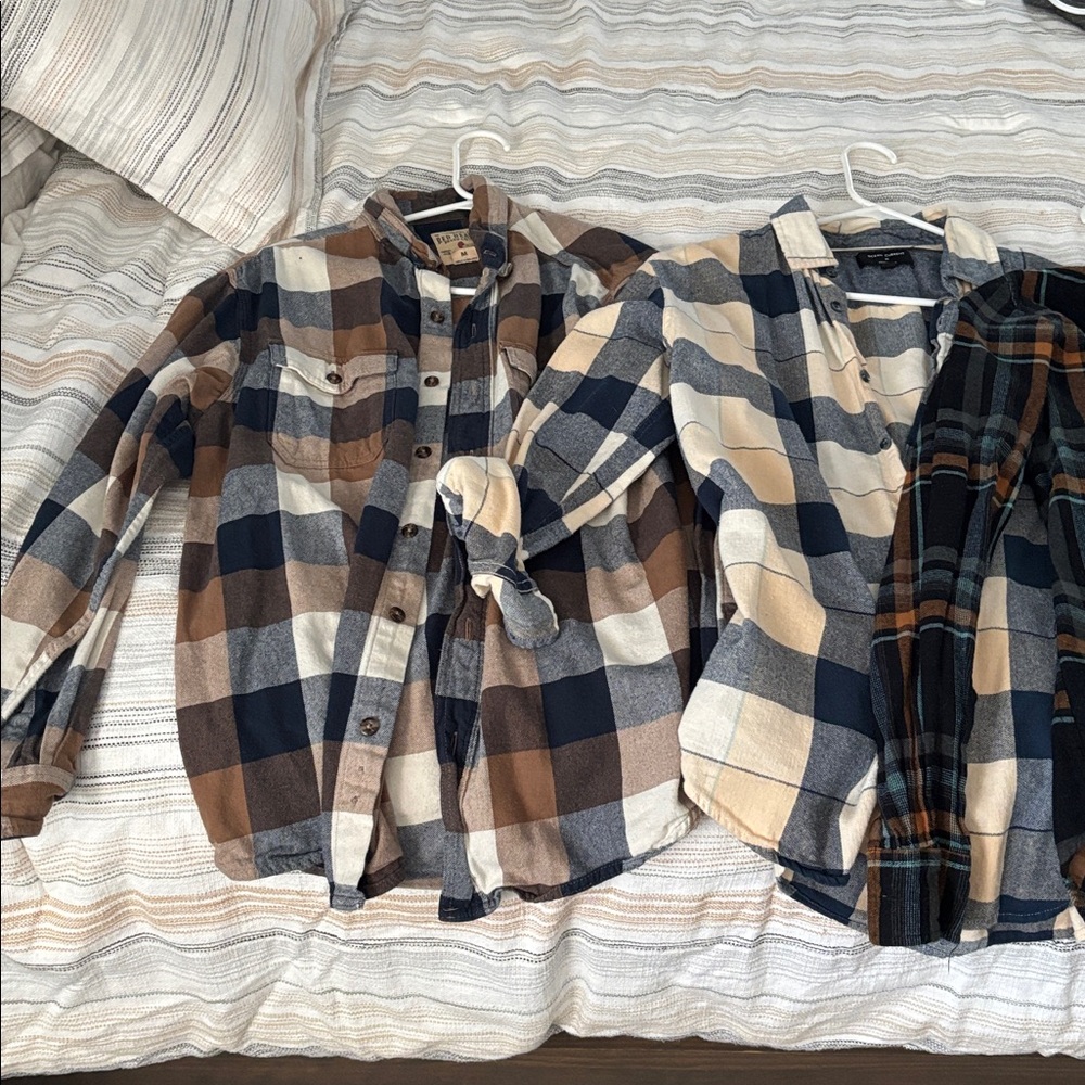 Men’s button up flannel bundle!